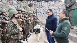 Քննչական կոմիտեի նախագահ Արթուր Պողոսյանը ՀՀ պաշտպանության նախարար Սուրեն Պապիկյանի հետ այցելել է հանրապետության հարավարևելյան սահմանագոտի